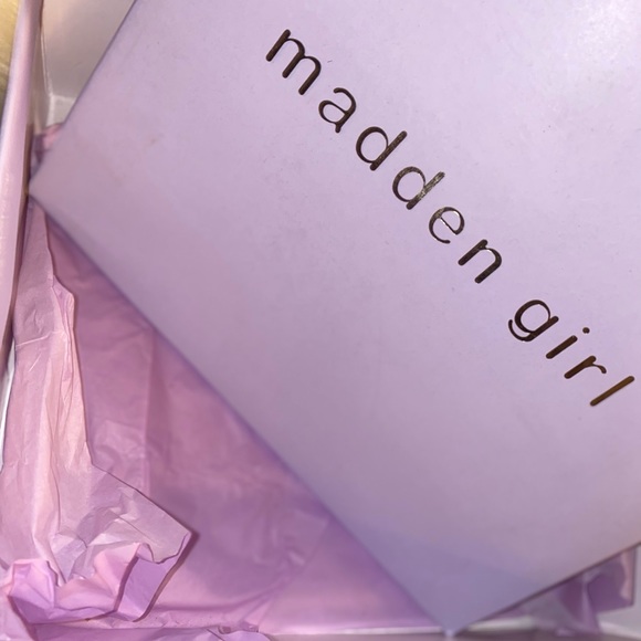 Shoes/Booties - Picture 2 of 9